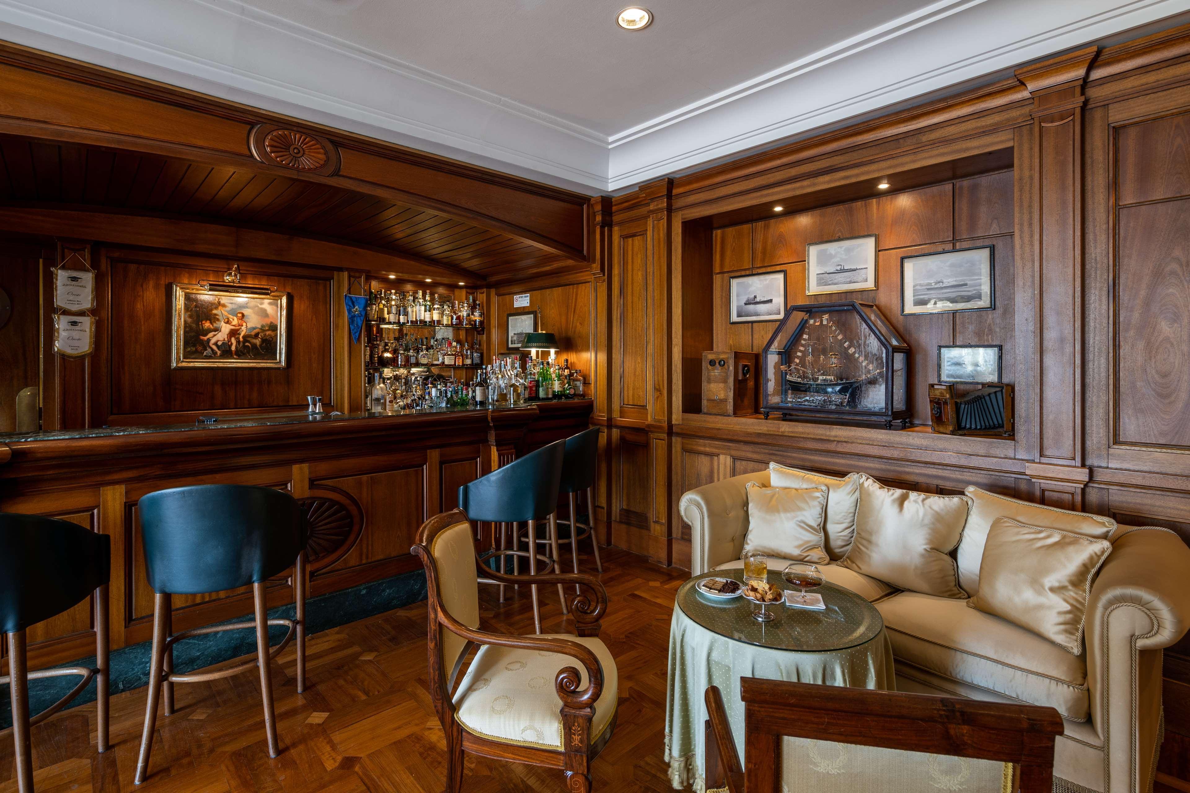 Excelsior Palace Portofino Coast Rapallo Luaran gambar The bar at the Yacht Club