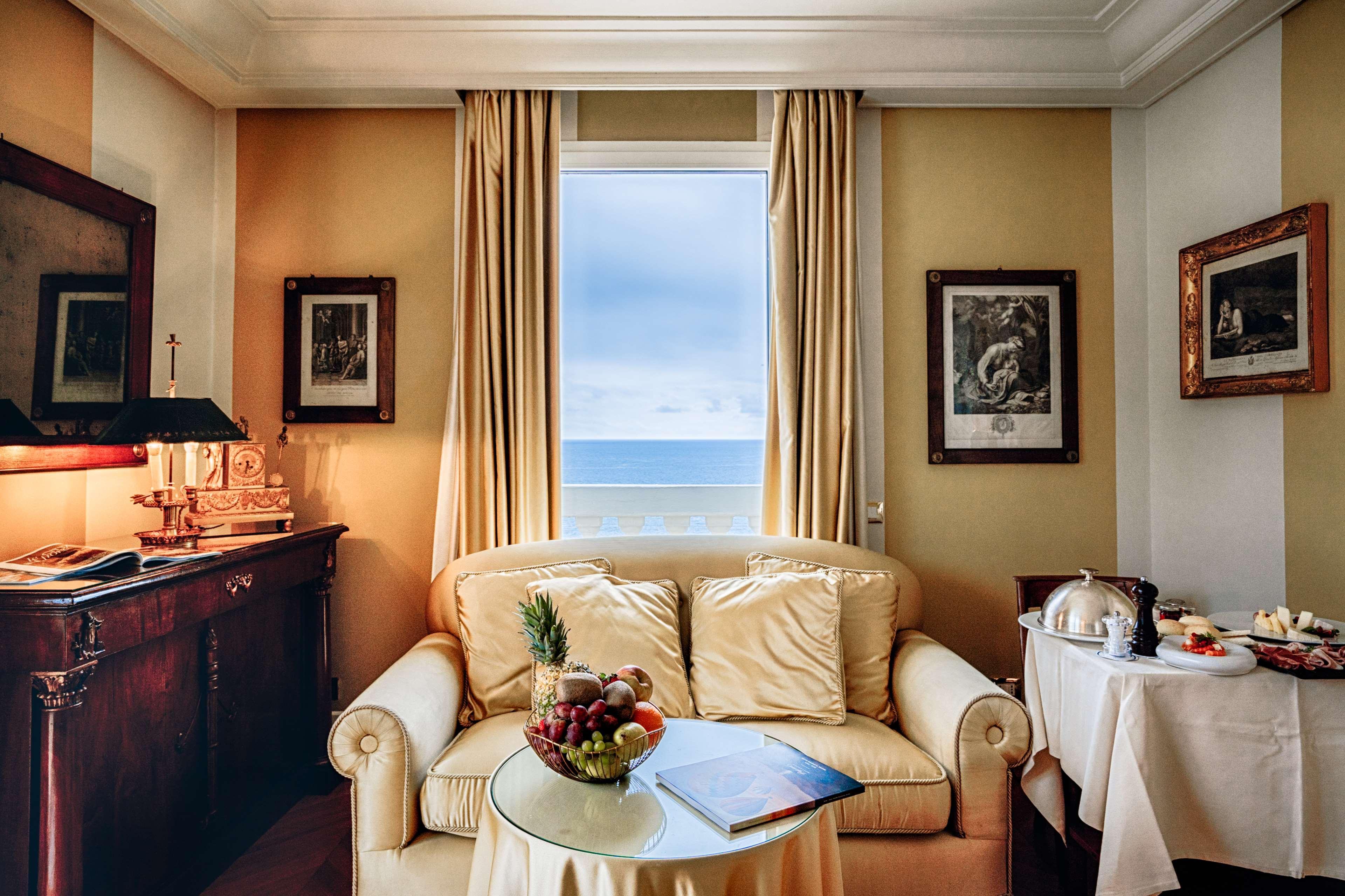 Excelsior Palace Portofino Coast Rapallo Luaran gambar A suite at the Excelsior
