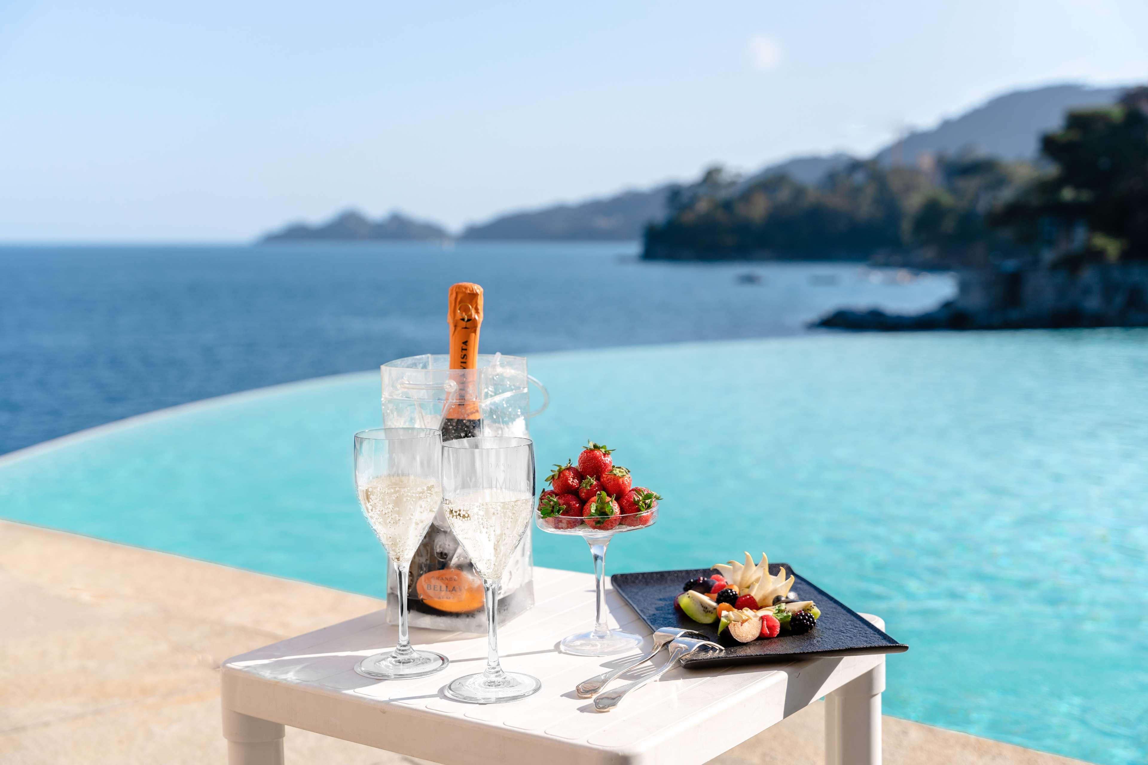 Excelsior Palace Portofino Coast Rapallo Luaran gambar A bottle of Moët & Chandon champagne
