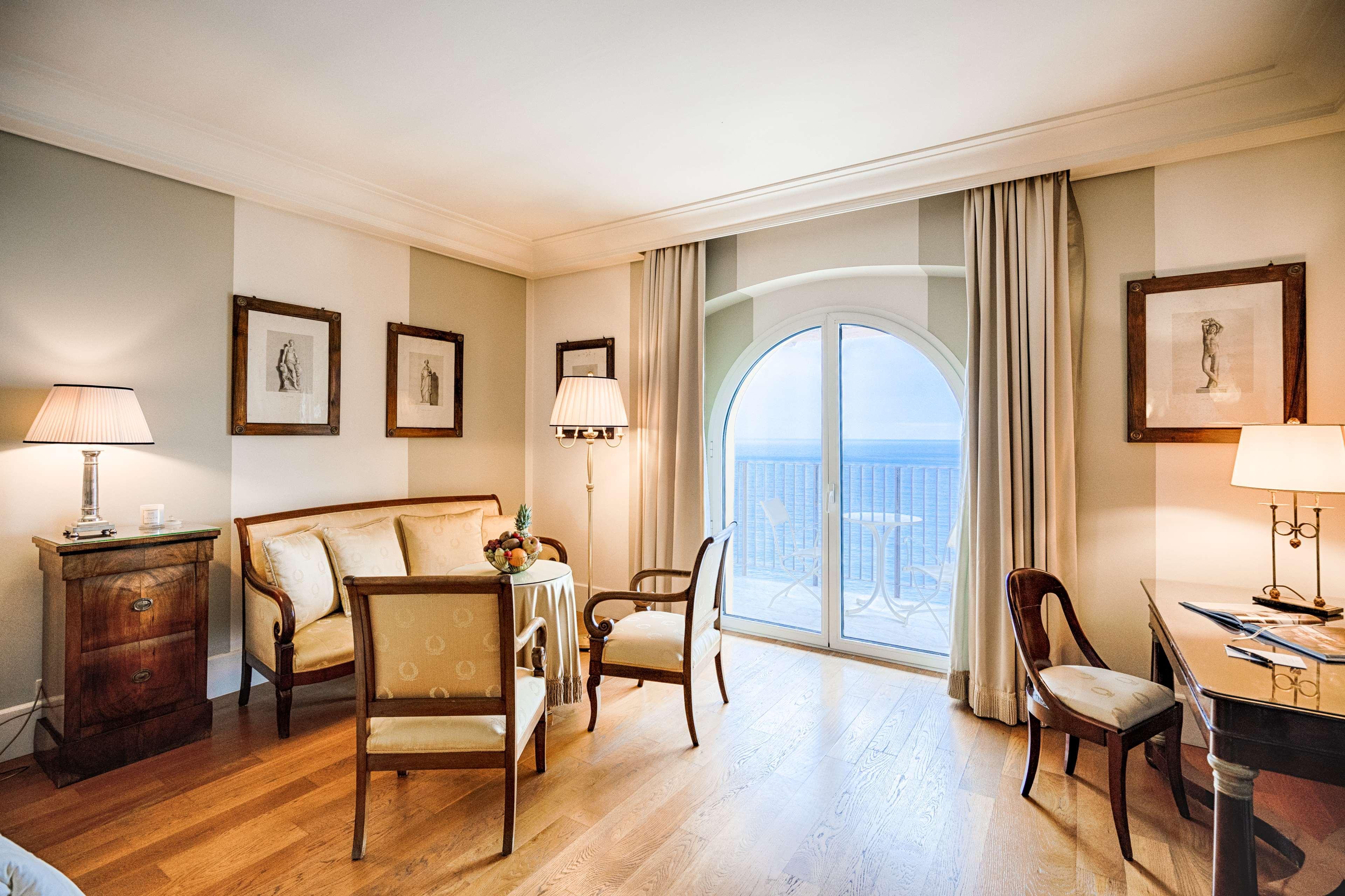 Excelsior Palace Portofino Coast Rapallo Luaran gambar A suite at the Hotel Excelsior