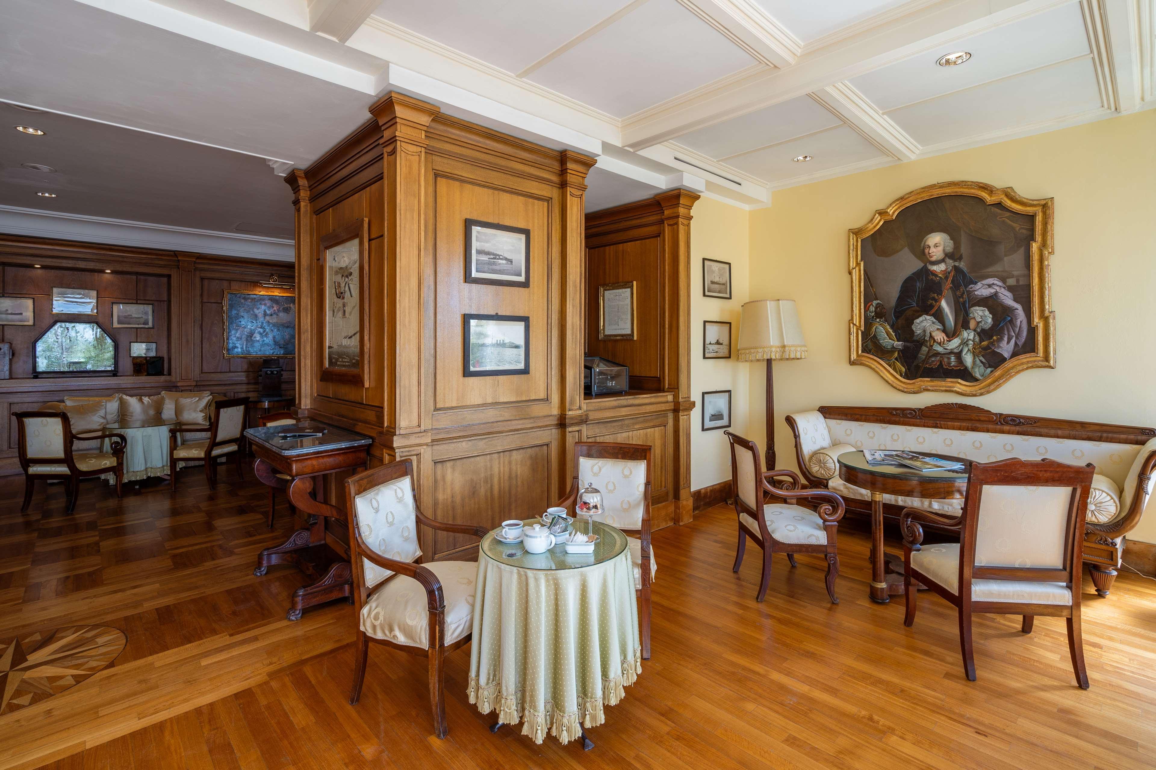 Excelsior Palace Portofino Coast Rapallo Luaran gambar The interior of the club